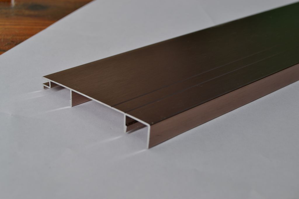 鋁合金踢腳線，巧藝牌92