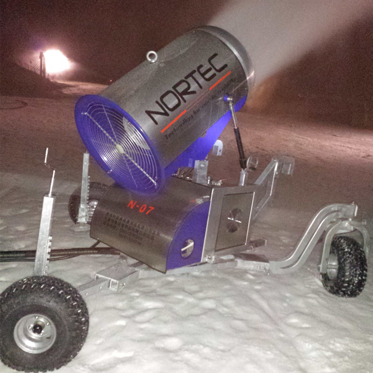 1507277746347948.jpg 造雪機(jī)