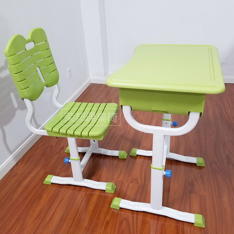 1495593745531576.jpg 學(xué)生課桌椅1.jpg