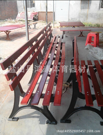 整裝待發(fā)的椅子