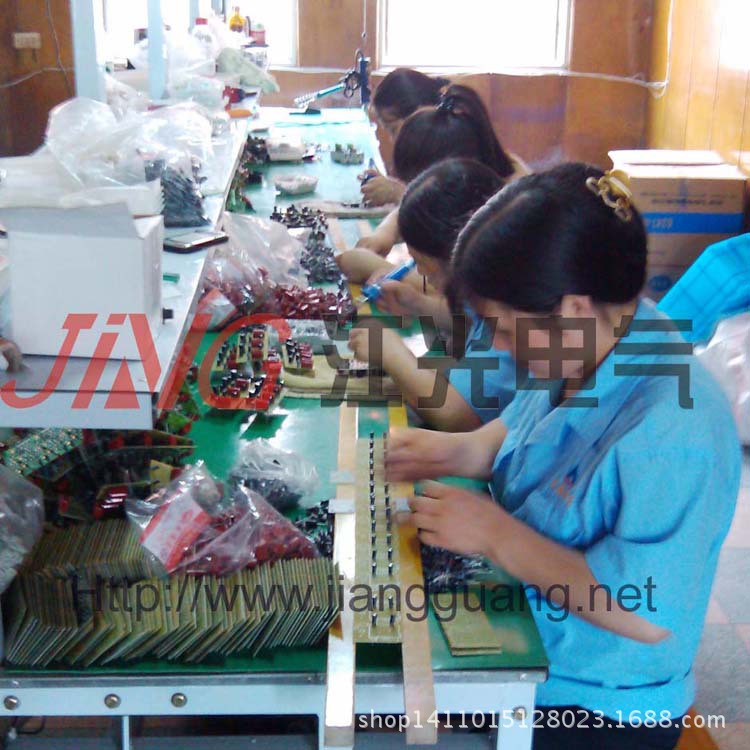 自復(fù)式過(guò)欠電壓保護(hù)器 插件1